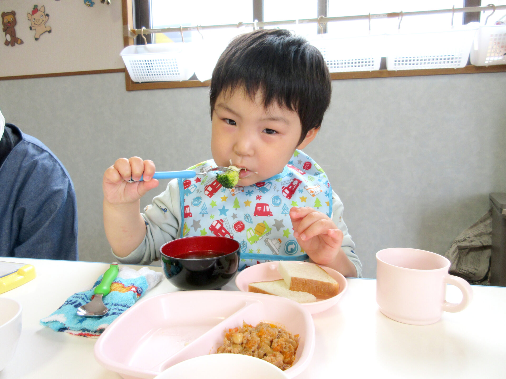 ひよこ園『ぱわふる組　給食の様子♪』