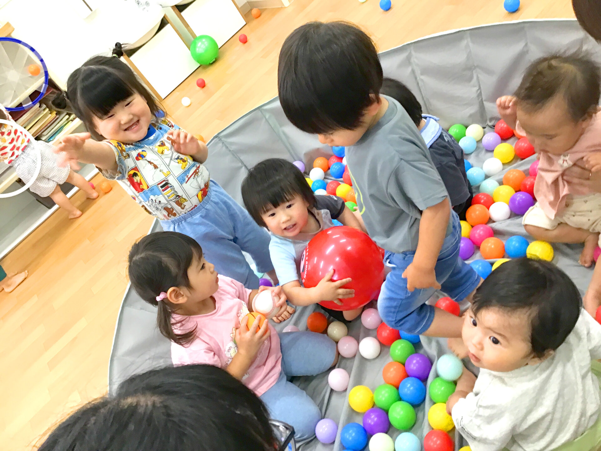 １歳児　室内遊びの様子②✨